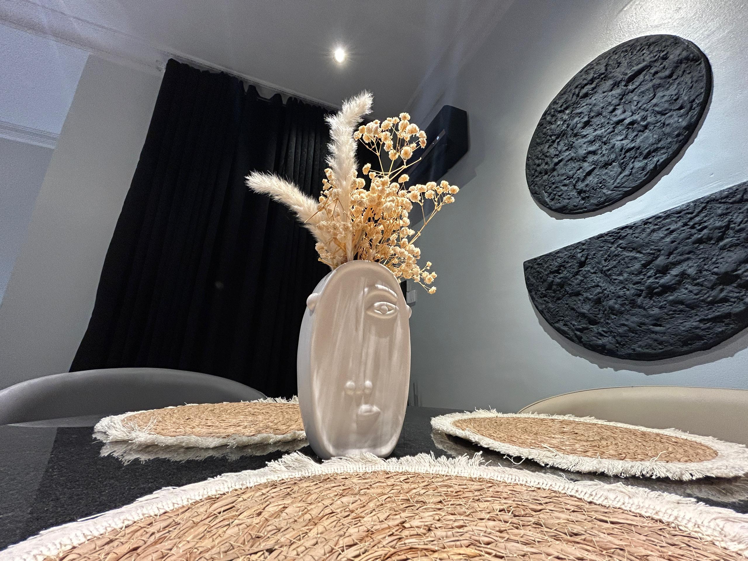 luxurious-one-bedroom-apartment-68e9105f9c15a