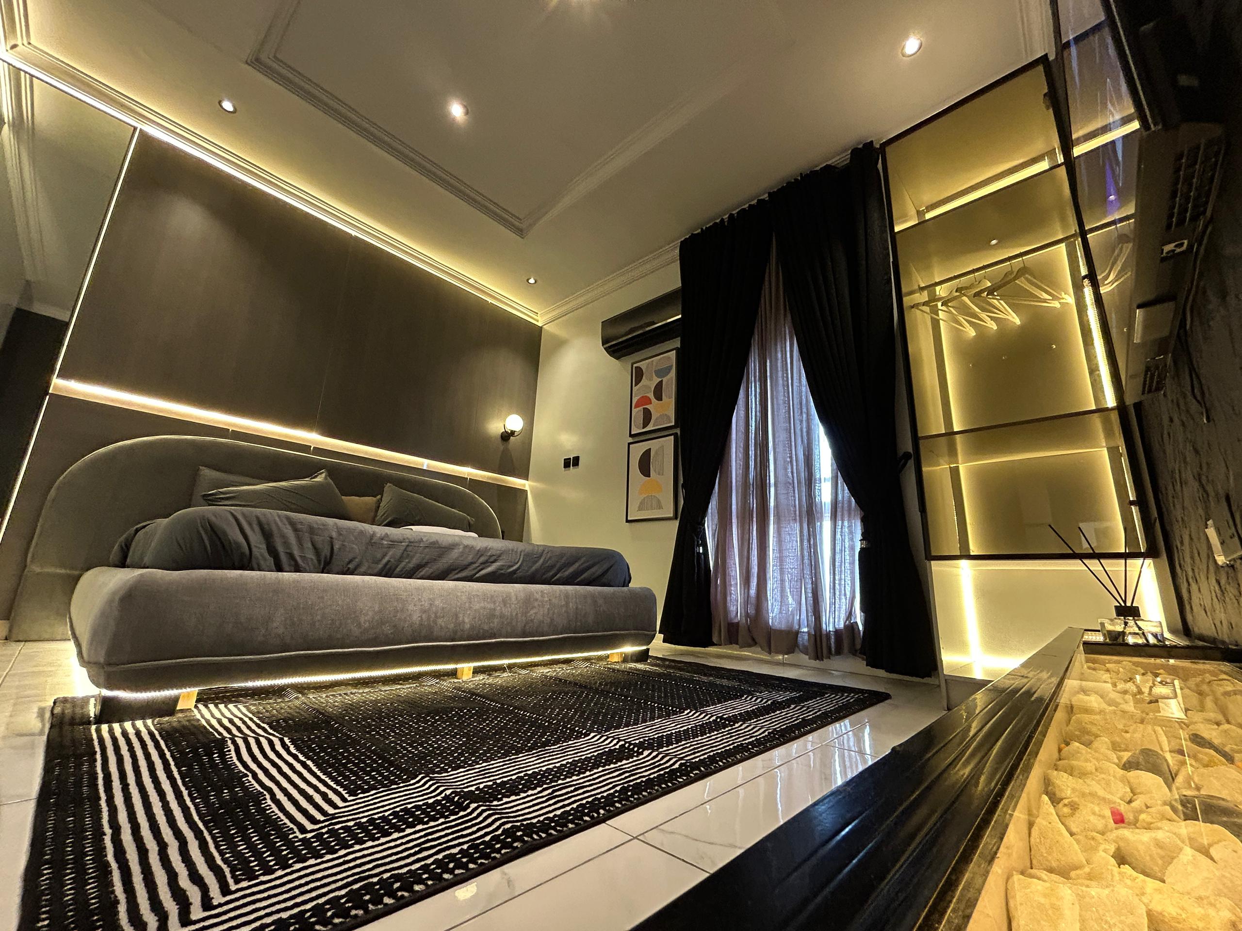 luxurious-one-bedroom-apartment-68e91062ba4aa