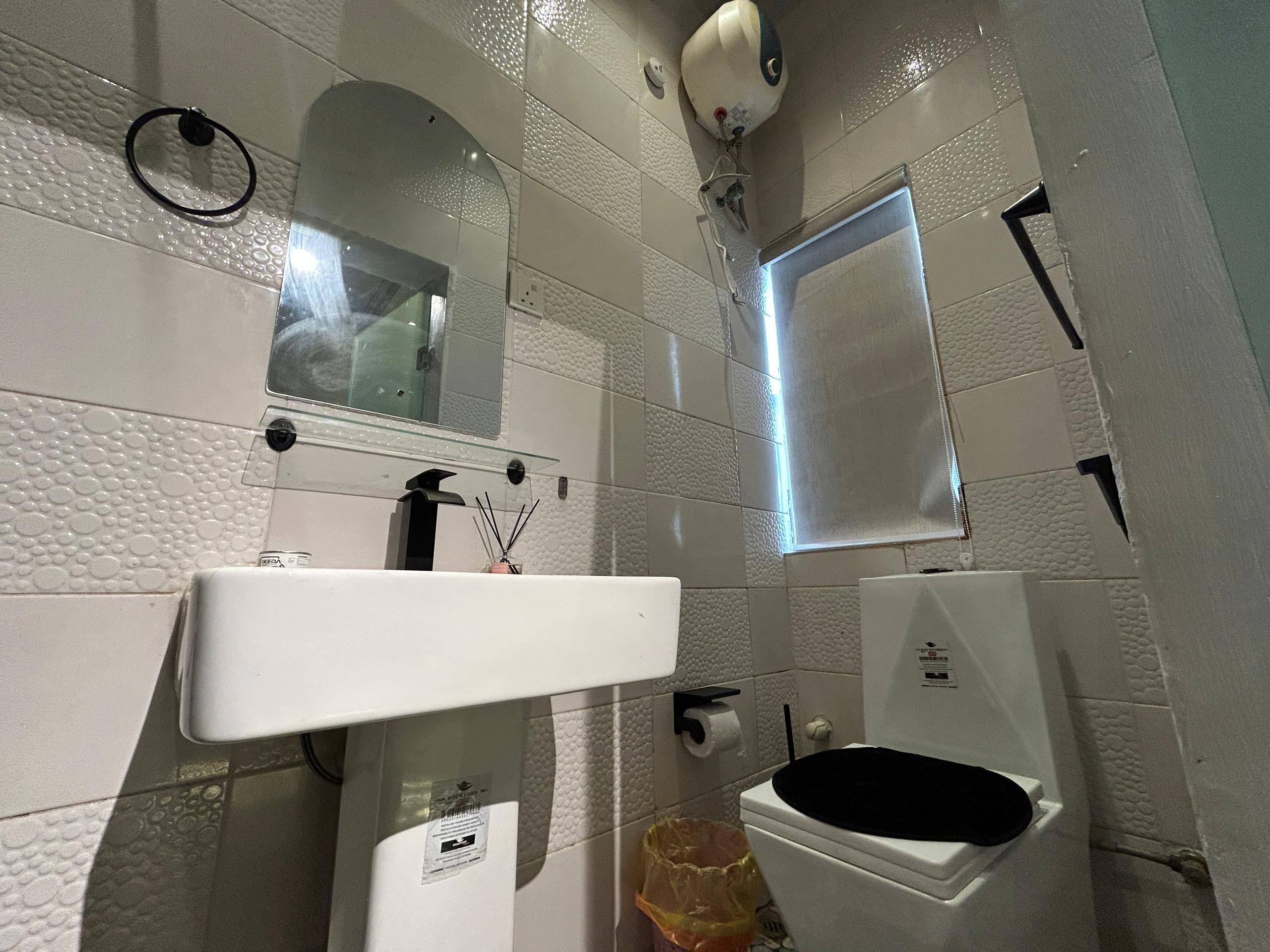 luxurious-one-bedroom-apartment-68e910753dfb6