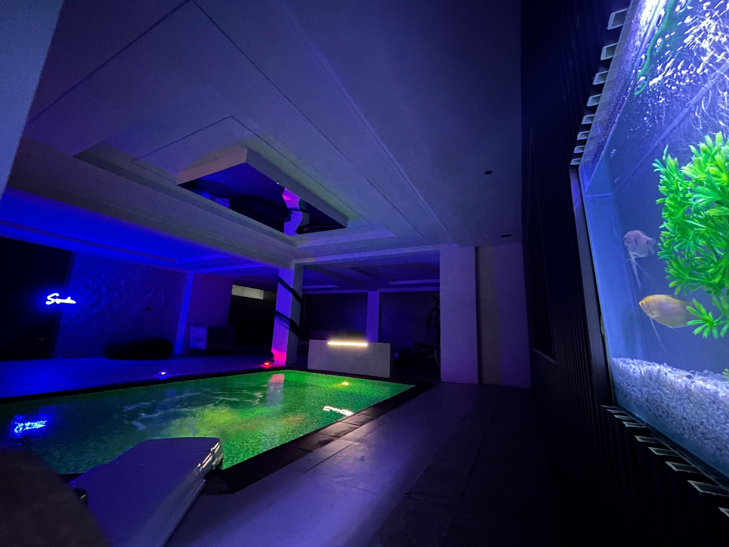 luxurious-one-bedroom-apartment-68e9107b212ef