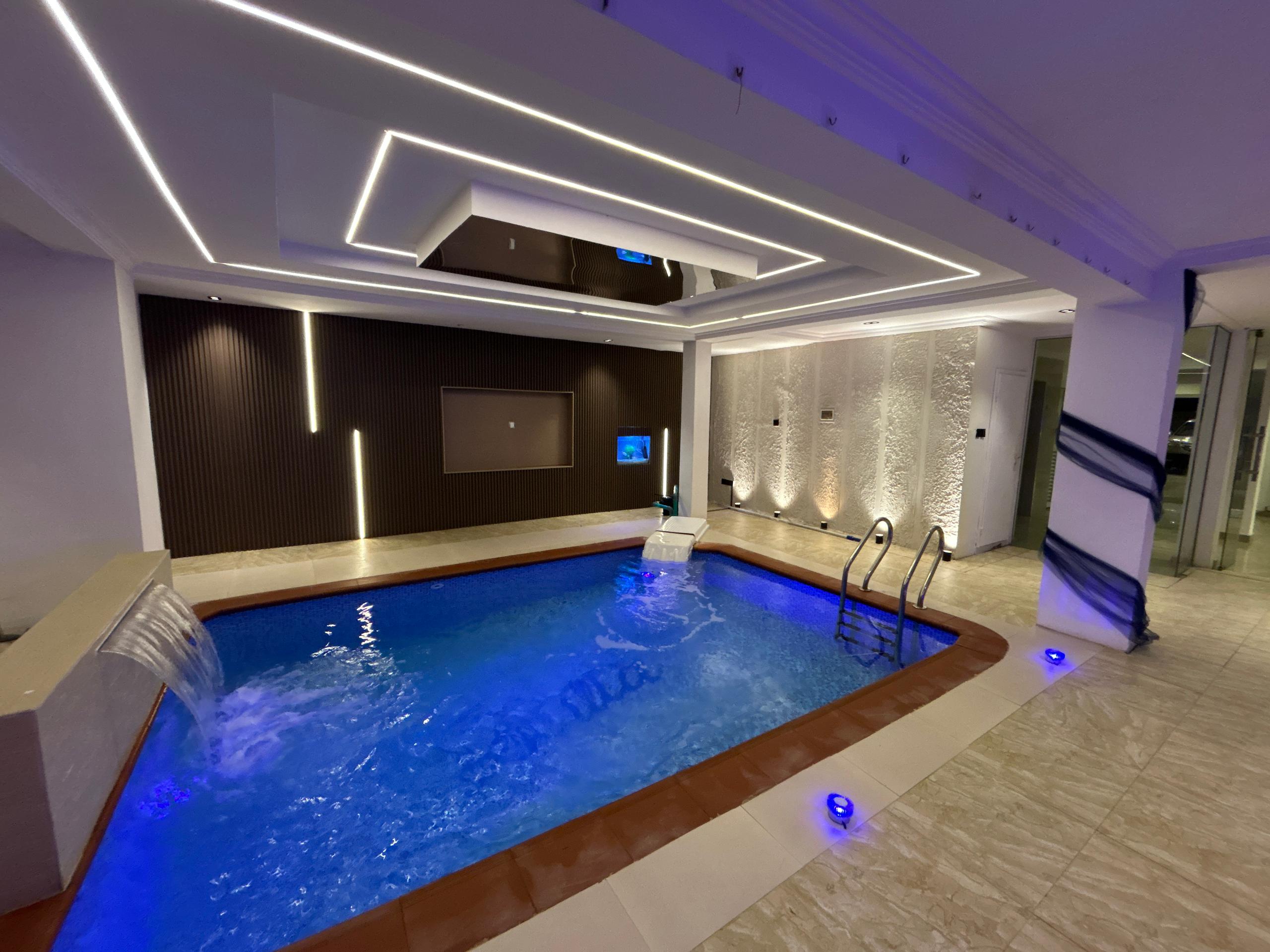 luxurious-one-bedroom-apartment-68e9107e37937