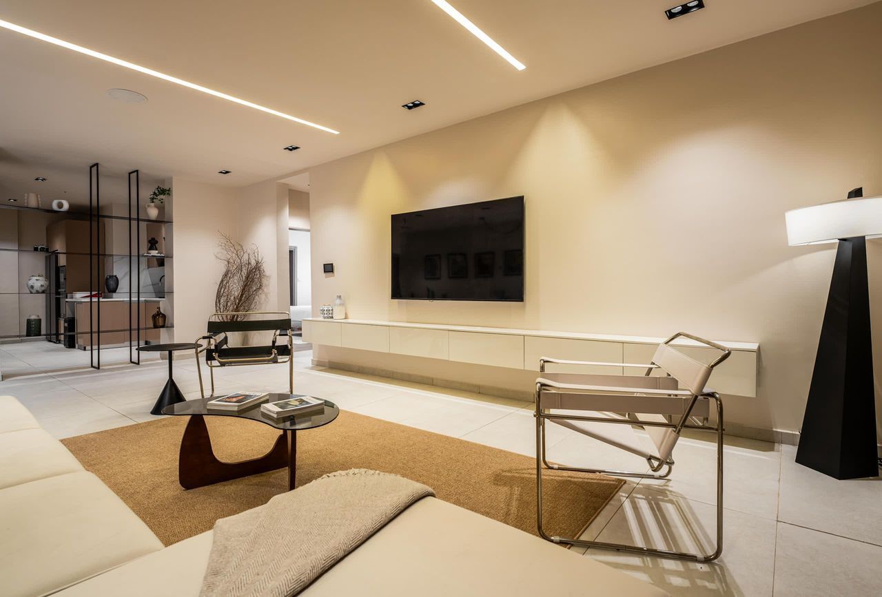 luxury-2-bedroom-apartment-with-swimming-pool-and-ps5-22-68fb76a139960