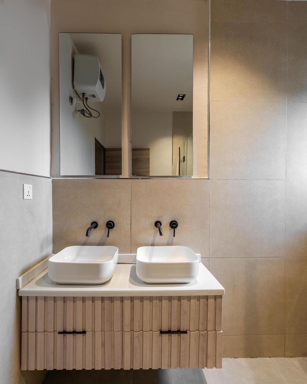 luxury-2-bedroom-apartment-with-swimming-pool-and-ps5-22-68fb76a353291