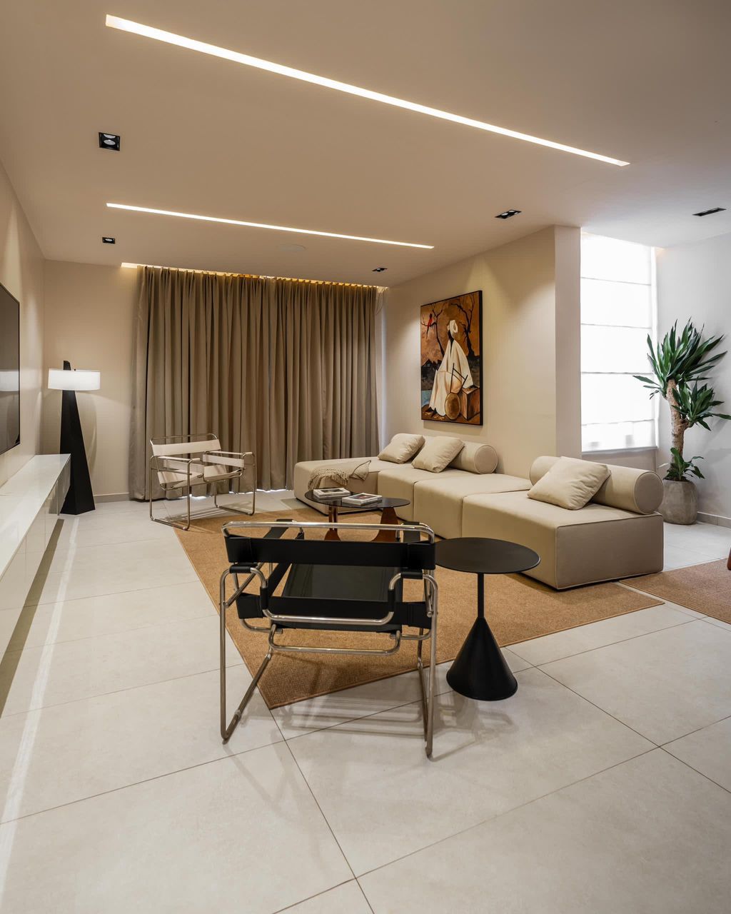 luxury-2-bedroom-apartment-with-swimming-pool-and-ps5-22-68fb76b46bc4d